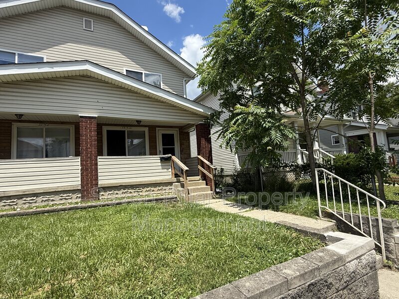 Front of 1044 E 16th Ave