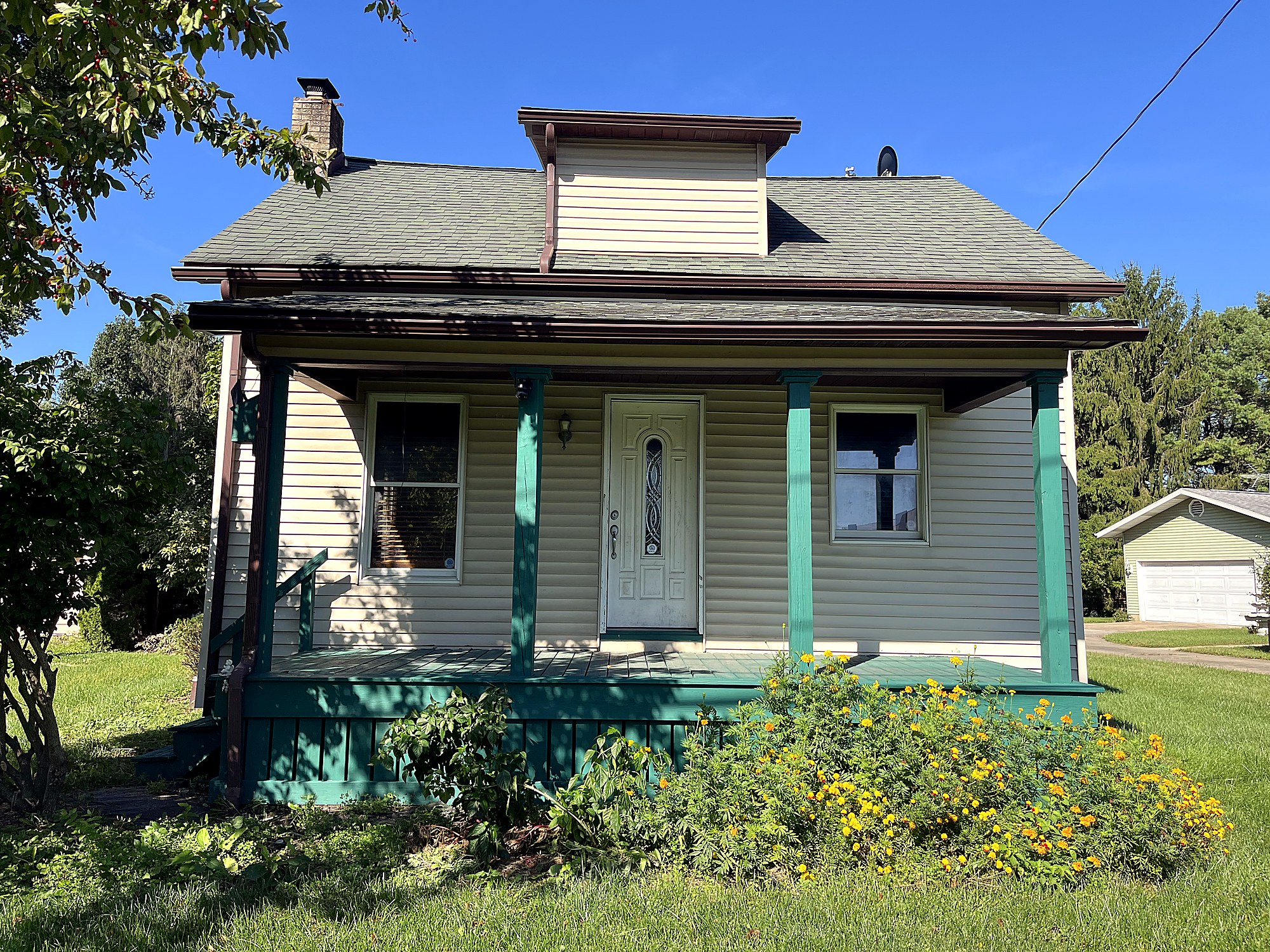 Front of 9252 Mink St SW